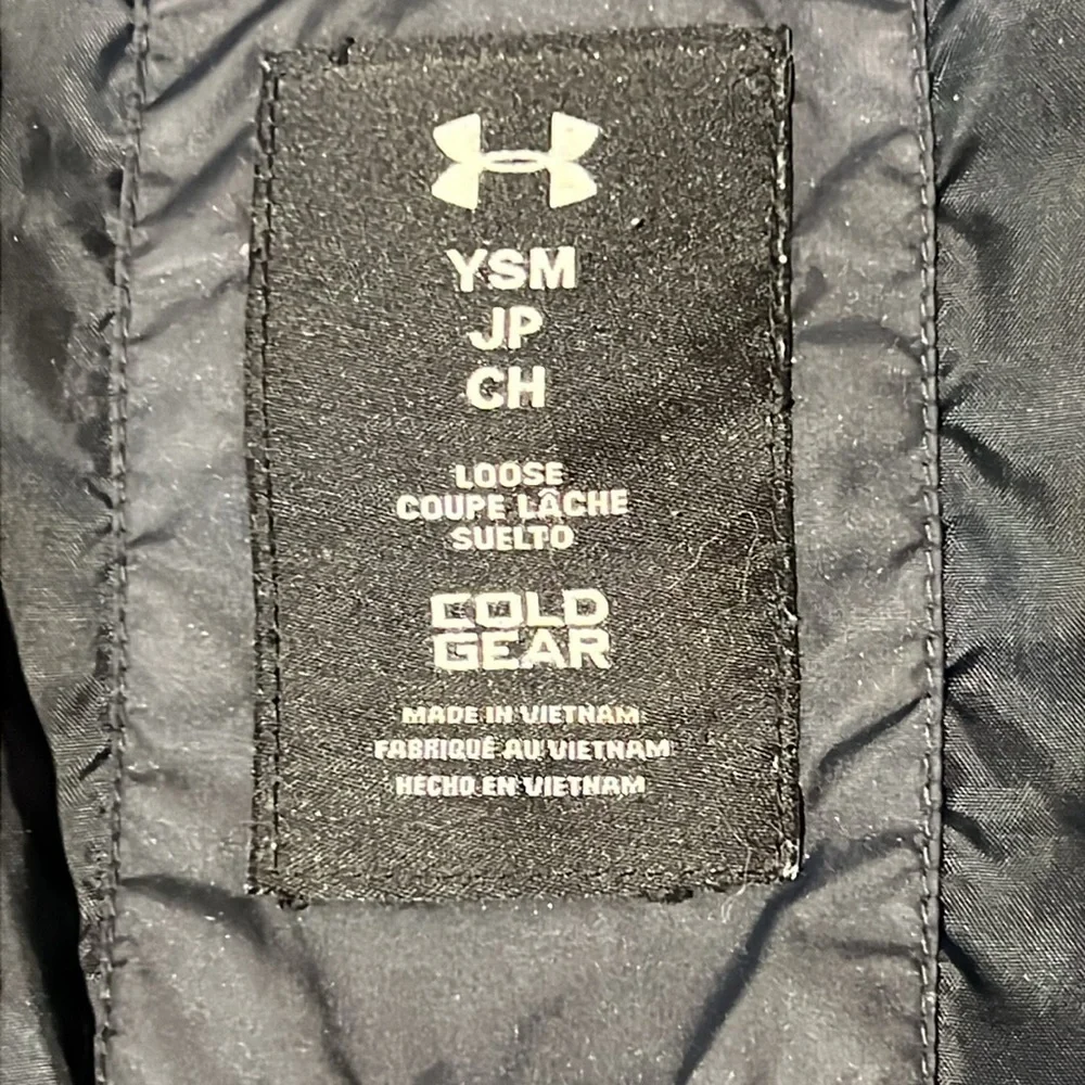 Under Armour Kids Black Puffer Winter Hooded Jacket Size  youth small